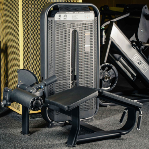 Сгибание ног лежа (Prone Leg Cur). Стек 135 кг. DHZ E-7001