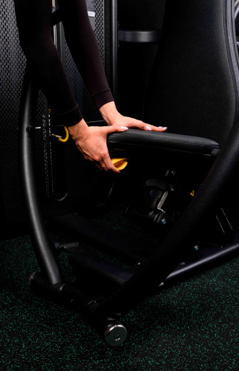 Жим от груди вертикальный (Vertical Press). Стек 135 кг. DHZ E-7008 Жим от груди вертикальный (Vertical Press). Стек 135 кг. DHZ E-7008